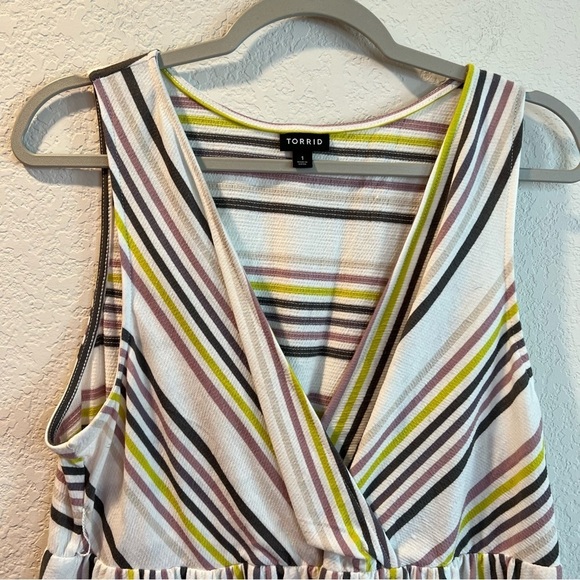 Women’s Torrid white striped mock wrap peplum blouse size 1X - Picture 2 of 4